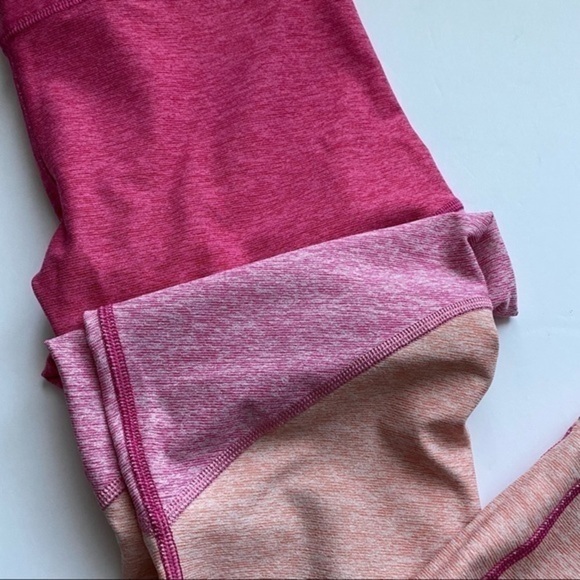 Outdoor Voices • Flamingo Pink + Peach Colorblock Leggings 7/8 - Picture 9 of 10
